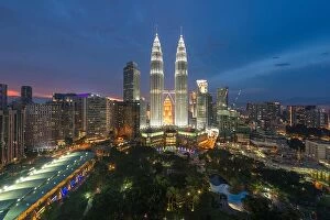Images Dated 16th April 2016: Kuala Lumpur skyline and skyscraper at night in Kuala Lumpur, Malaysia