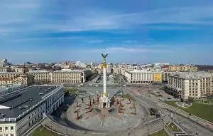 Maidan Prints: Kyiv, Ukraine - April 1, 2021: Independence Monument in Kyiv. View from drone