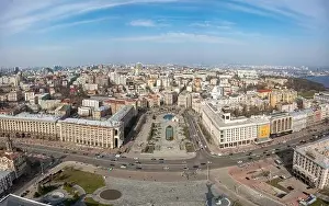 Maidan Prints: Kyiv, Ukraine - April 1, 2021: Independence square in Kyiv