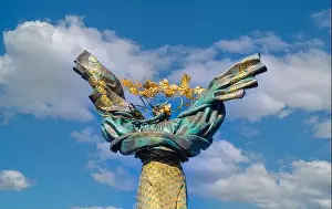 Maidan Prints: Kyiv, Ukraine - October 6, 2021: Independence Monument in Kyiv. View from drone