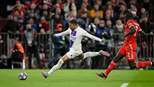 Five People Prints: Kylian Mbappe Lottin FC Paris Saint-Germain PSG (07) on the ball