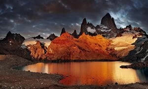 Images Dated 9th March 2012: Laguna de Los Tres and mount Los Tres, Dramatical sunrise, Patagonia, Argentina