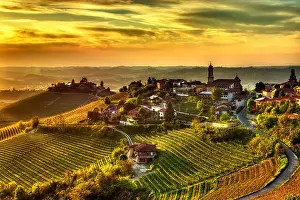 Piedmont Prints: The land of wines – Treiso The village of Treiso