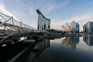 Images Dated 27th February 2017: Landscape of the Singapore financial district in Marina bay, Singapore