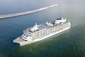 Liner Prints: Large cruise ship at sea - Aerial image
