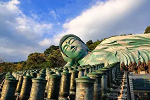 Reclining Prints: The largest reclining bronze Buddha statue in the world at nanzo-in Temple