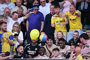 Champions Prints: Leeds fans serenade first team players Pascal Struijk