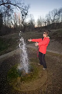 Throw Prints: The Lignat intermittent spring (Puy de Dôme - France)