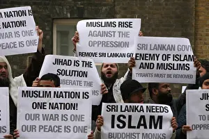 Defend Prints: London, UK. 5th April 2013. Extremist Muslim pressure group protest outside the Sri Lankan embassy