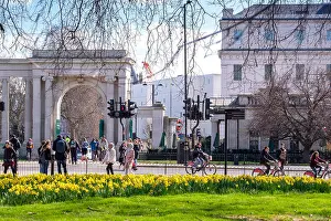 Wellington Prints: LONDON, UK - March 21 2018: People enjoying a sunny day in London