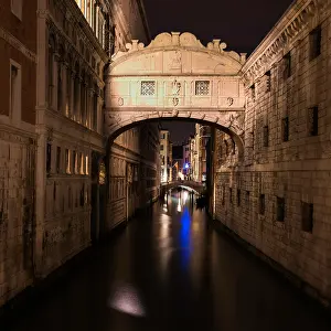 Colours Prints: Long exposure night images of the Bridge of Sighs over the Rio di Palazzo Venice Italy