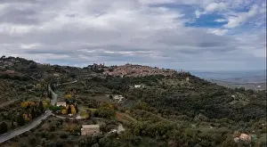 Long winding road leading to the Tuscan hilltop village of Montepulciano