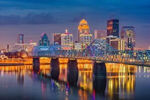 Images Dated 12th November 2017: Louisville, Kentucky, USA downtown skyline on the Ohio Riiver at dusk