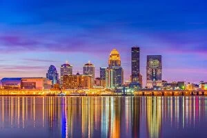Images Dated 11th November 2017: Louisville, Kentucky, USA downtown skyline at the river at dusk