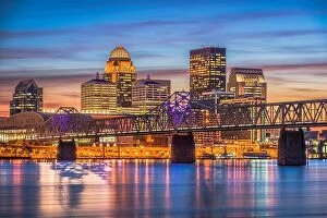 Images Dated 10th November 2017: Louisville, Kentucky, USA Skyline on the Ohio River