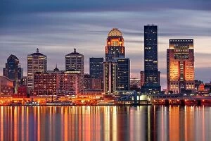 Images Dated 11th November 2017: Louisville, Kentucky, USA skyline on the Ohio River at night