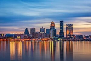 Images Dated 11th November 2017: Louisville, Kentucky, USA skyline on the river