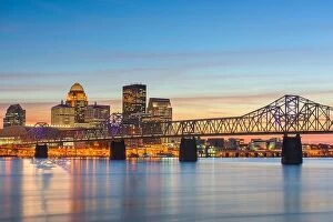 Images Dated 10th November 2017: Louisville, Kentucky, USA skyline on the river