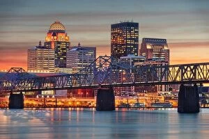 Images Dated 10th November 2017: Louisville, Kentucky, USA skyline on the river at dusk