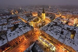 Images Dated 5th January 2019: Lviv in winter time. Picturesque evening view on city center from top of town hall