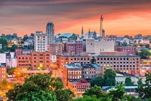 Images Dated 18th June 2016: Lynchburg, Virginia, USA downtown city skyline at dusk