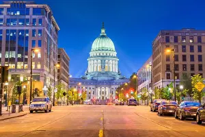 Madison, Wisconsin, USA state capitol building at dusk