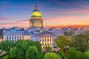 Madison, Wisconsin, USA state capitol building at dusk