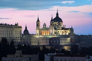 Images Dated 14th April 2017: Madrid landmark at night. Landscape of Santa Maria la Real de La Almudena Cathedral
