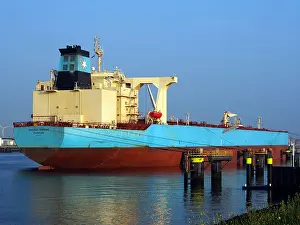 The MAERSK SIMONE is an oil tanker and cargo vessel identified by IMO number 9537769