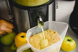 Maker Prints: Making fresh squeeze apple juice at home in autumn