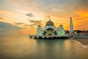 Images Dated 14th April 2016: Malacca islam mosque is beutiful islam mosque in Malacca, Malaysia