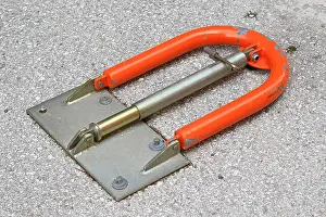 Theft Prints: Manual car parking lock and protection barrier
