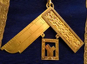 Secrets Prints: Masonic Past Master Medal jewel with right angled set square symbol, in 18 carat gold