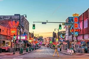 Images Dated 25th August 2017: MEMPHIS, TENNESSEE - AUGUST 25, 2017: Blues Clubs on historic Beale Street at twilight