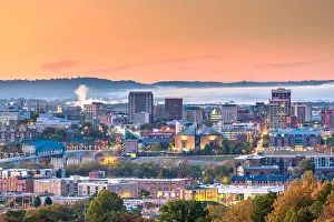 Memphis, Tennessee, USA downtown city skyline at dusk
