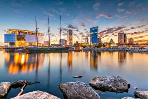 Milwaukee, Wisconsin, USA downtown city skyline on Lake Michigan at twilight