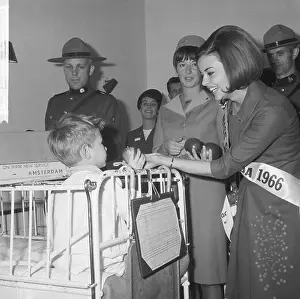 Promoting Prints: Miss Canada Linda Douma during a visit to the Emma Children's Hospital in Amsterdam Miss Canada while she offers a