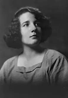 Black White Prints: Miss Glenda Mordhurst, portrait photograph, 1919 Oct. 31.
