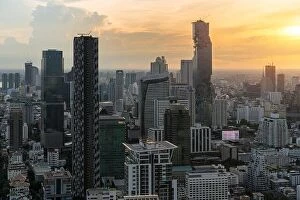 Images Dated 13th August 2017: Modern building in Bangkok business district at Bangkok city with skyline before sunset, Thailand