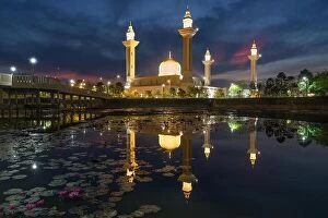 Images Dated 2nd March 2017: Morning sunrise sky of Masjid Bukit Jelutong in Shah Alam near Kuala lumpur, Malaysia