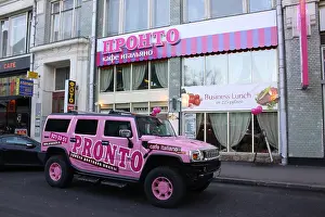 Jeep Prints: Moscow. On the streets of the city. Pink Hummer and advertising