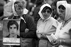 Mayo Prints: Mothers of the Disappeared puctured in Buenos Aires Plaza de Mayo in December 1987 Picture by Andrew Hasson 1987