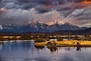 Images Dated 3rd March 2012: Mountain landscape at sunrise, Torres del Paine National Park, Patagonia, Chile