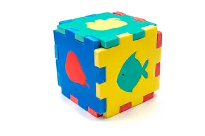 Cubes Prints: multicolored cube puzzle with animal figures