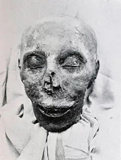 Mummy Prints: The mummified head of thutmose iii