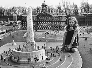 Kneel Prints: Music - Lena Zavaroni - 1974
