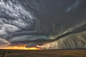 Tornado Prints: NABRASKA, USA: A TEACHER has braved death in an obsessive bid to document the birth