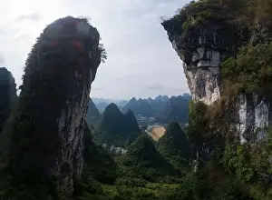 Guangxi Prints: The natural scenery of karst mountain peaks in Xingping Town