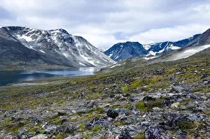 Nedre Steinbuvatnet lake in the Jotunheimen national park