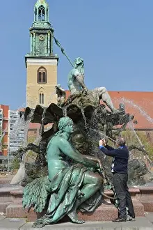 Berlin Prints: Neptunbrunnen, Spandauer Strasse, Mitte, Berlin, Deutschland